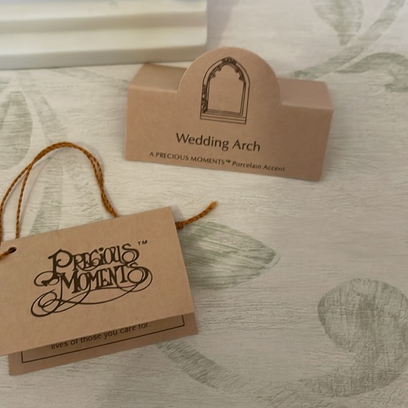 2/$15 PRECIOUS MOMENTS ARCH - Picture 5 of 12